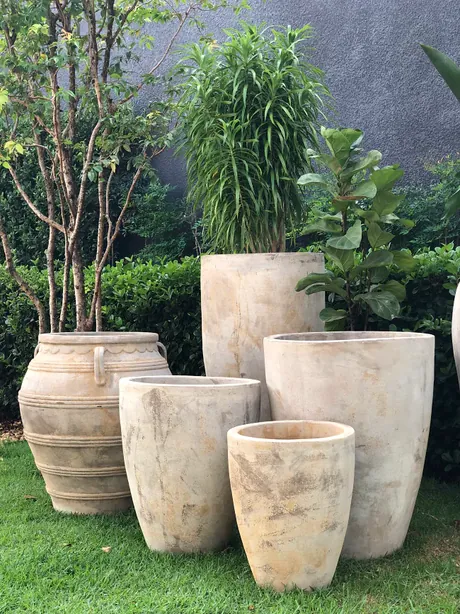 Vaso Portofino com textura em cobre e folhagem seca